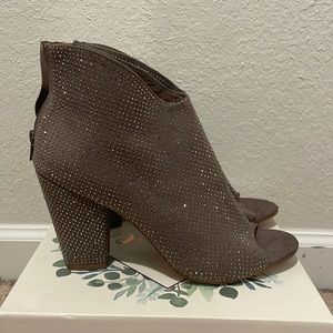 NEVER WORN Boutique Size 8.5 Booties